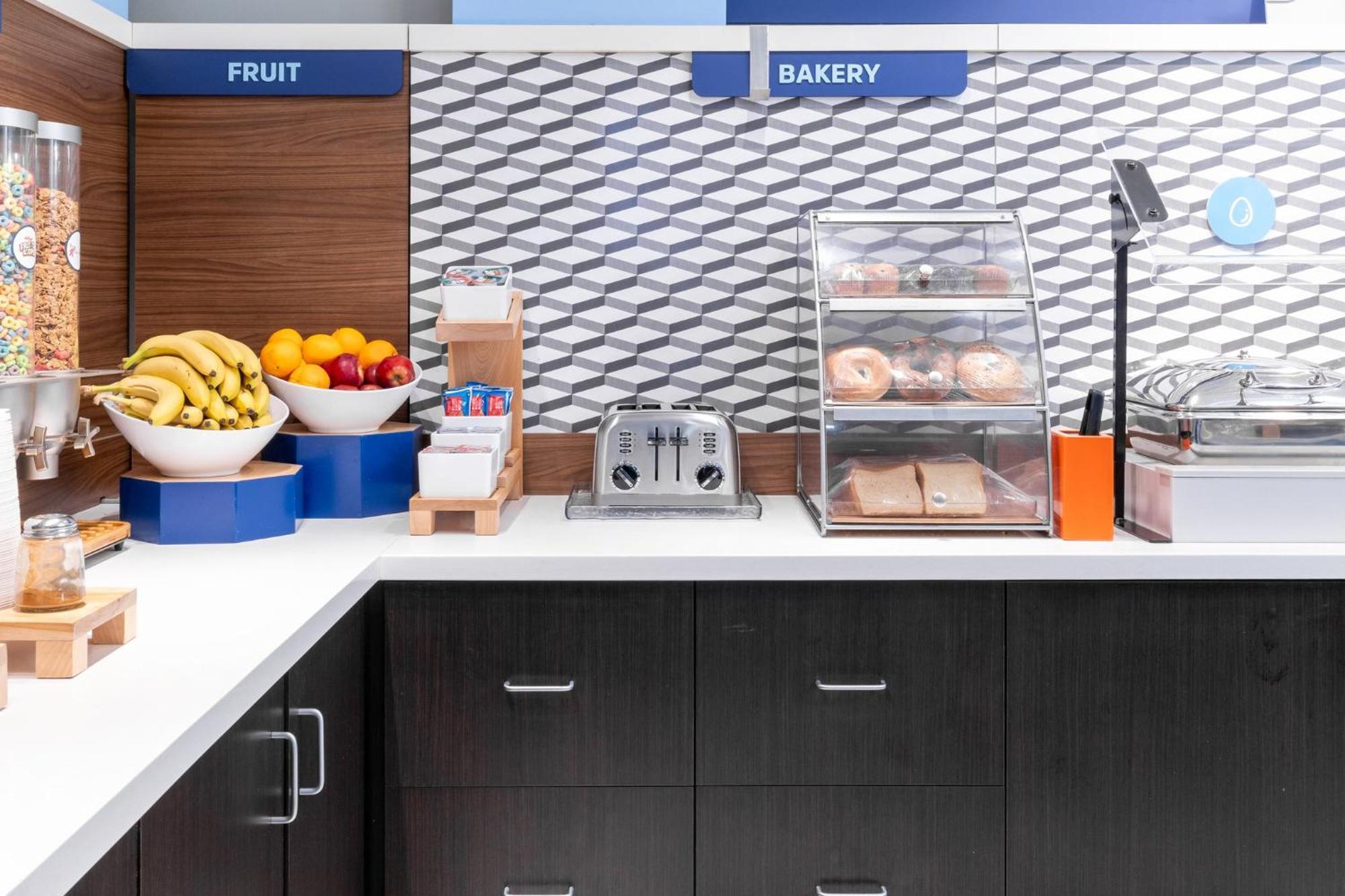 Holiday Inn Express & Suites Las Vegas Sw Springvalley By Ihg Εξωτερικό φωτογραφία